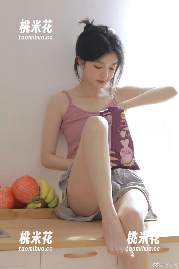 秀人网-小尤奈 秀人网 - 共享高清盛宴:小尤奈皮衣写真,展现独特气质与风范
