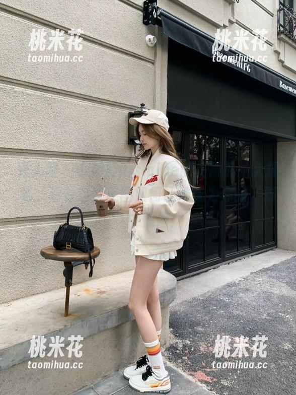 秀人网-小茉莉jasmine 秀人网 - 小茉莉jasmine的美脚私拍大揭秘,看看这些美图如何让她成为你的‘脚’中偶像!