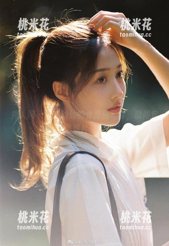 秀人网 - 探索幼幼的体操服写真，瞬间定格的美丽照片静待欣赏！