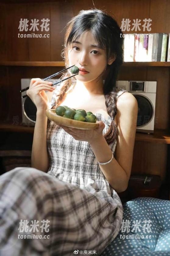 秀人网 - 独特魅力：戴渃欣私拍比基尼作品中的每一瞬间都令人心动
