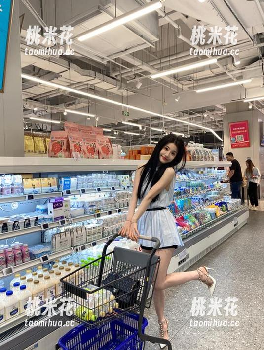 秀人网 - 经典是小逗逗连体衣写真合集，赶紧下载与我共享这份美好！