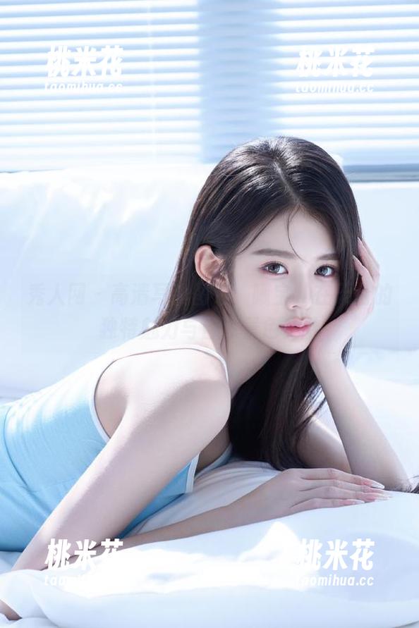 秀人网-曦宝儿 秀人网 - 高清写真图包,曦宝儿在天台的独特魅力与自然景色交融