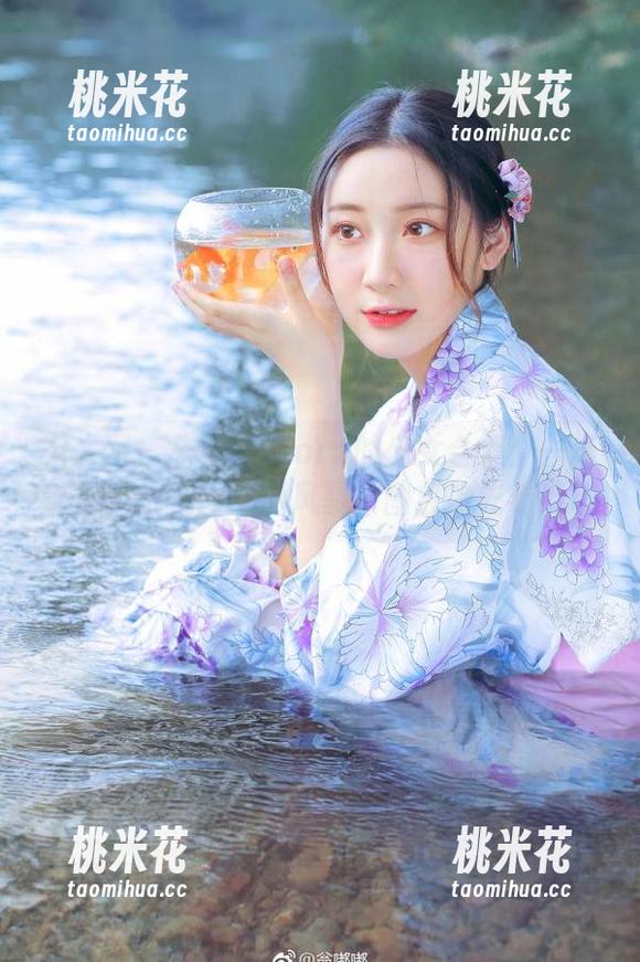 秀人网 - 朱可儿Flora的少女合集：一场无法抗拒的美丽风暴，图包抢先看！