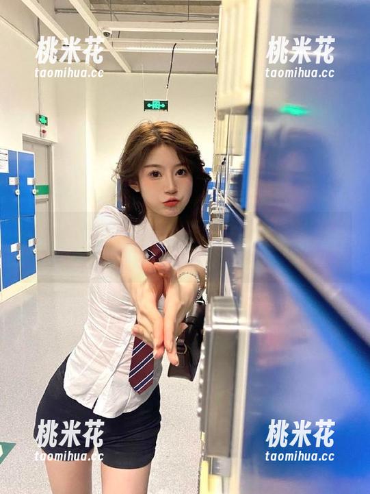 秀人网-汐汐baby 秀人网 - 汐汐baby的白裙幻想:高清图册揭秘她独特的时尚与个性魅力