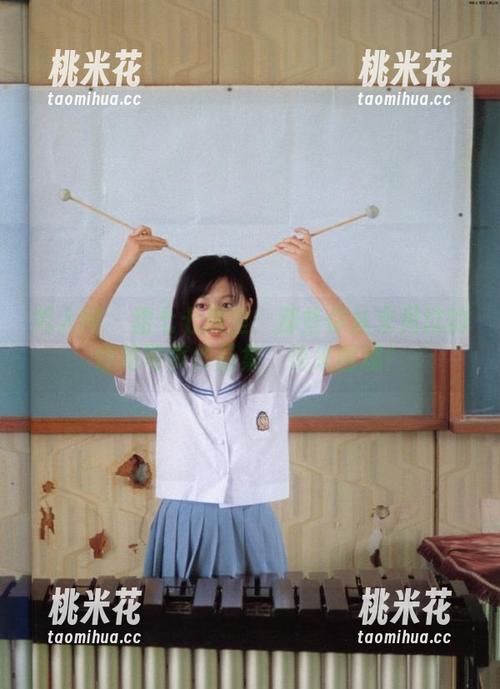 秀人网-甜七七 秀人网 - 甜七七教室:那些你从未见过的惊艳写真作品集,快来围观!
