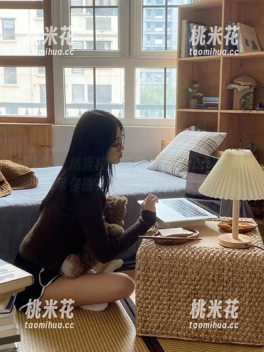 秀人网 - 捕捉校园情怀：糖豆sisi最新图册带你感受青春的点滴与欢愉！