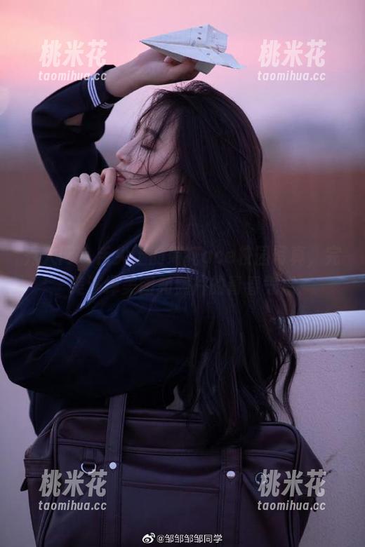 秀人网 - 舌尖上的菊花ace校园写真，完美演绎美图和照片的青春气息