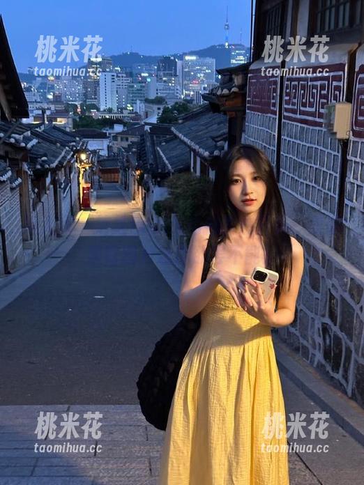 秀人网-芝芝Booty 秀人网 - 芝芝Booty私拍诱惑升级:美腿翘臀图片让你欲罢不能!
