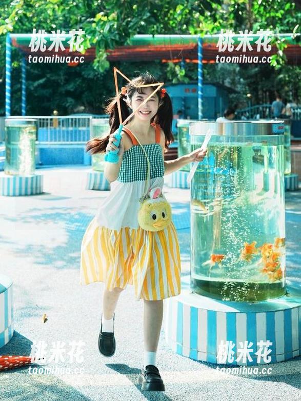 秀人网 - 感受西希白兔的优雅：黑白写真原图下载，尽享视觉盛宴！