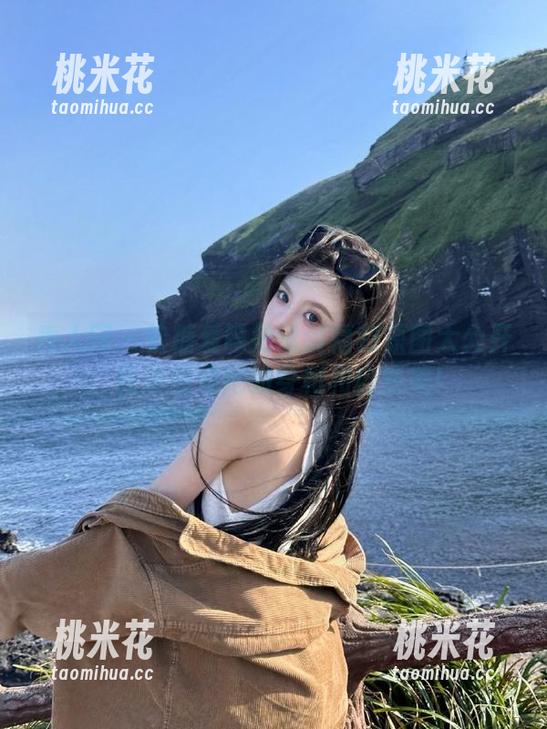 秀人网-软糖爱喝奶 秀人网 - 软糖爱喝奶泳装福利原图大公开,完美展现她的身材和自然美!
