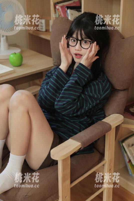 秀人网-陈怡曼coco 秀人网 - 奶牛与陈怡曼coco的完美融合:精美图集作品带你走进乡村生活