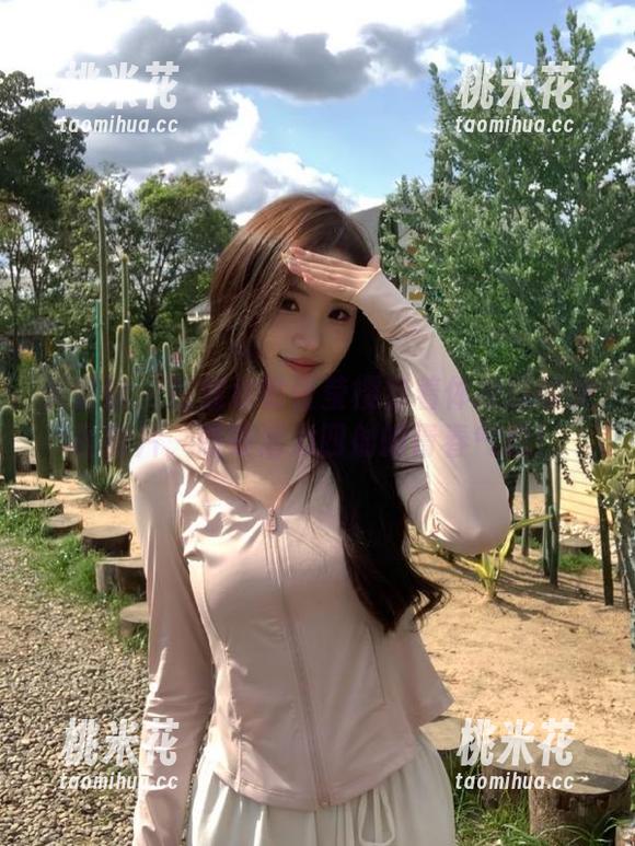 美媛馆 - 在线欣赏任莹樱穿着体操服的美丽图片，感受活力四射的青春气息！