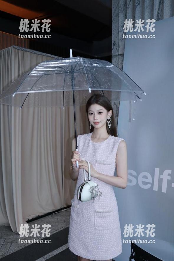 美媛馆 - 可儿粉色写真合集，带你进入高清梦幻的视觉盛宴