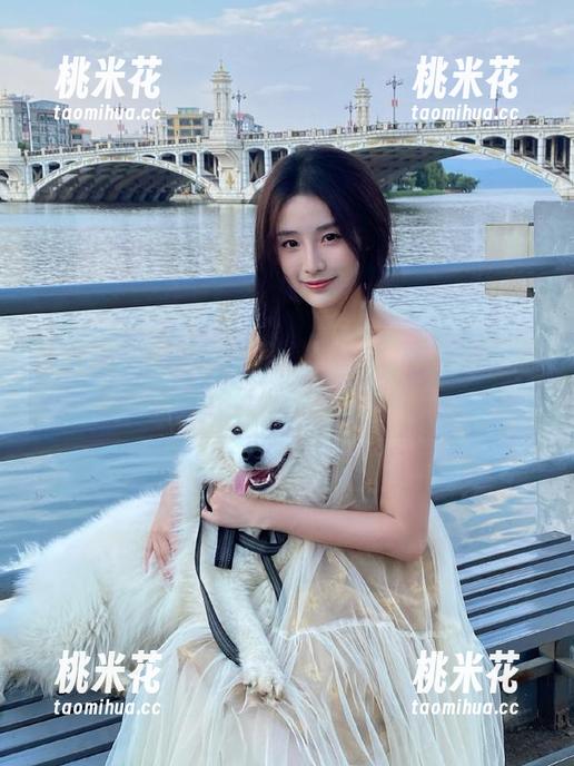 美媛馆 - 晓茜sunny的温柔魅力绽放：优雅原图与精彩纷呈的套图来袭！