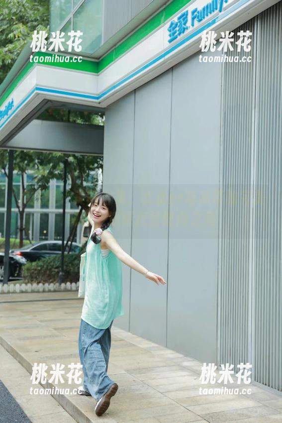 美媛馆 - 美图合集：水水er与吊带的完美融合，演绎摩登时尚之美
