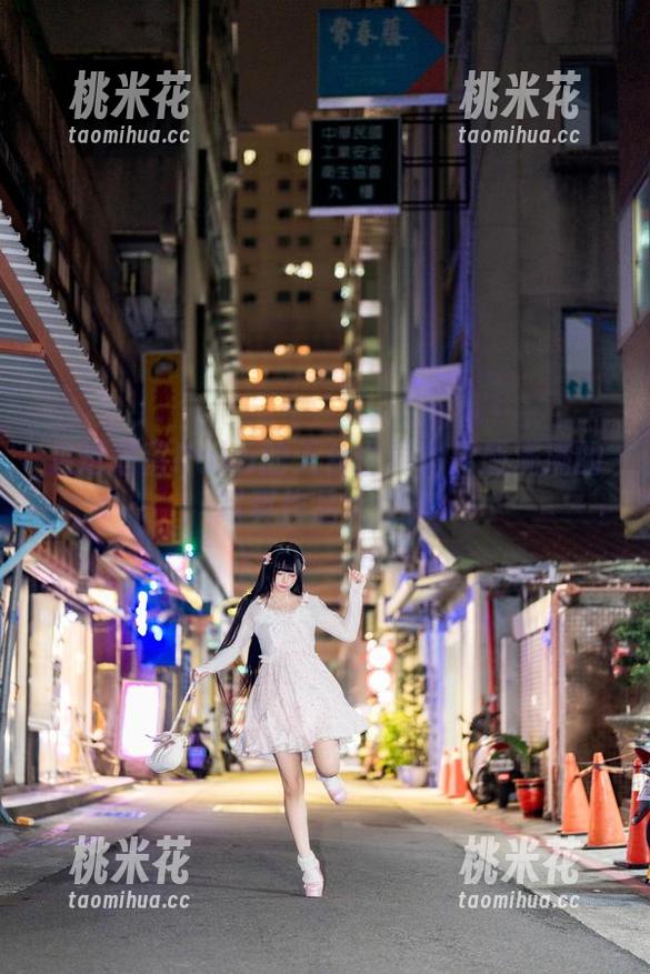 走进落落Raku的天台世界：灵感满满的写真作品大合集