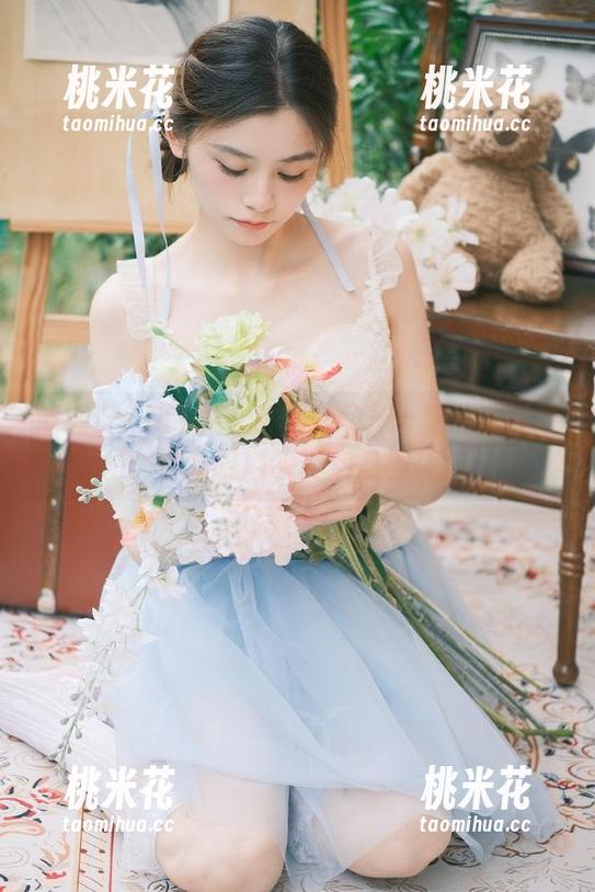 蓝小沂KiKi女神无圣光写真合集：感受她魅力四射的真实自然美