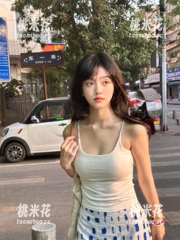 蜜桃社-Gina 蜜桃社 - Gina办公室写真套图:在优雅中下载她的每一个动人瞬间