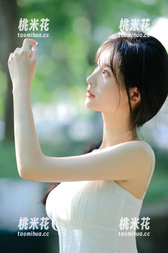 蜜桃社 - 走进伊琳的世界，在线欣赏她的妹妹作品，感受创作背后的故事与情感！