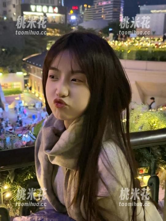蜜桃社 - 真希最新写真分享：连衣裙展现优雅与风格的完美结合