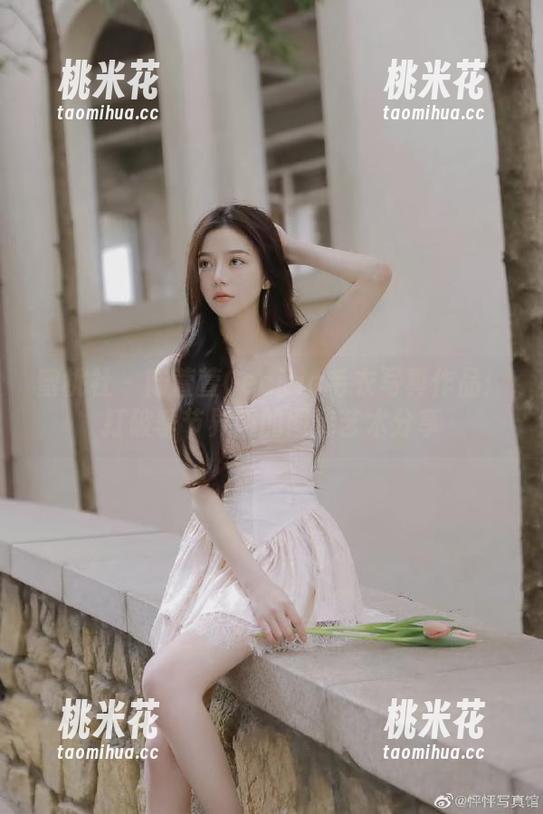 蜜桃社 - 陆萱萱Cecilia毛衣写真作品：打破季节界限的图库艺术分享