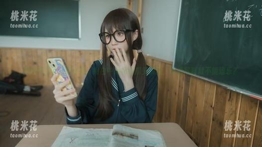 西园寺南歌私拍合集：纯白中隐藏的搞笑瞬间，谁说写真就不能逗乐？