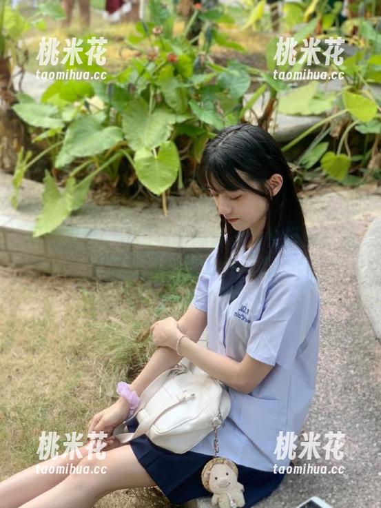 见新摄影 见新摄影:让您领略高清户外牛仔裤棉袜写真的无尽魅力与风情!