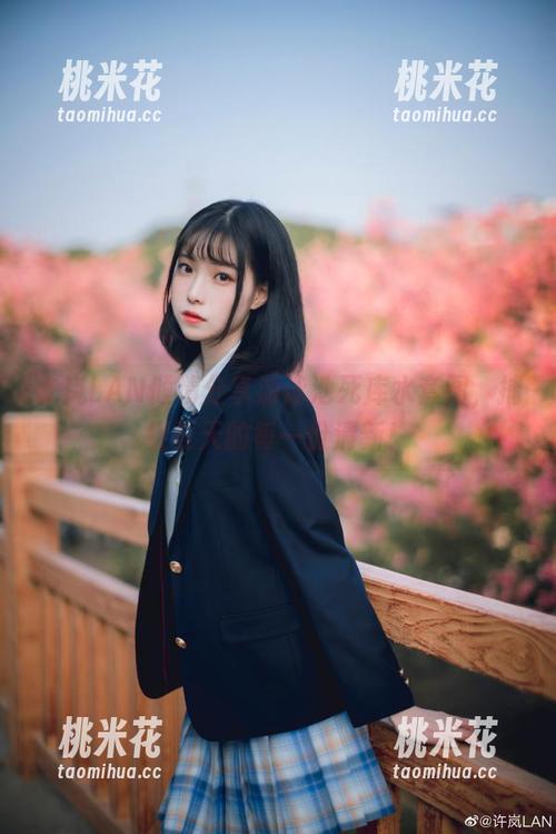 许岚LAN 许岚LAN倾情分享游泳池死库水套图,捕捉夏天的每一份清新!