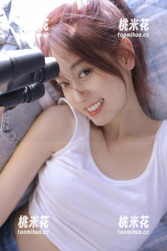 语画界 - 在线感受小海臀Rena少女的美图，每一幅都是青春的温柔呢喃！