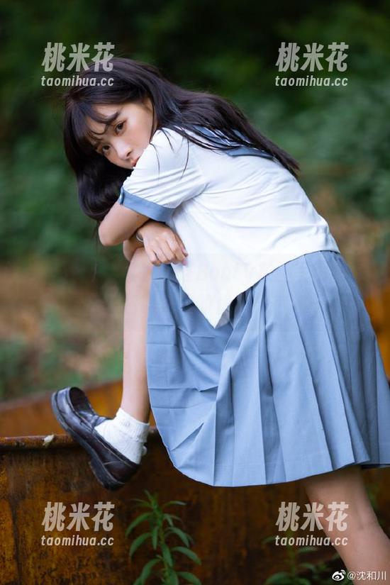 语画界-徐莉芝Booty 语画界 - 探索徐莉芝Booty灰丝写真套图,领略她在镜头前的优雅与神秘气质