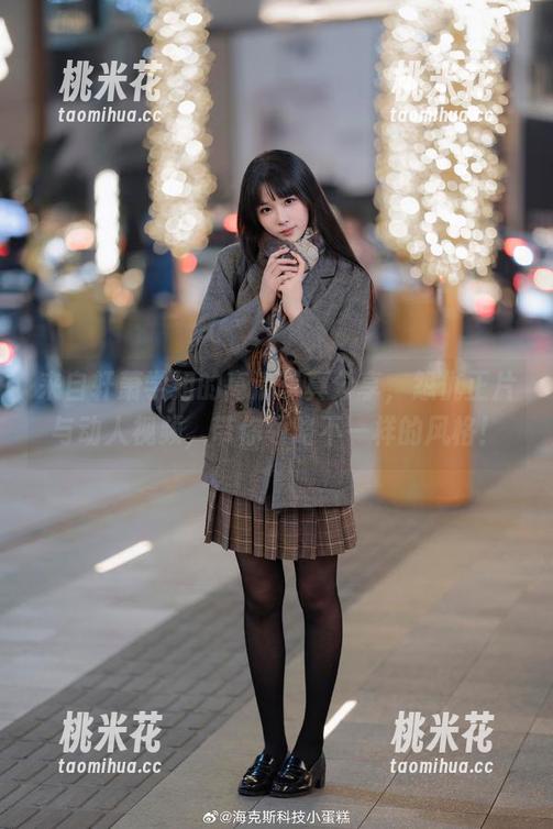 来自轩萧学姐的高清写真分享，怨仇正片与动人视频，带你领略不一样的风格！