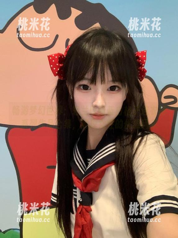 轻兰映画 畅游梦幻世界:轻兰映画蓝白格子连衣裙系列作品合集,展现女性的优雅风采