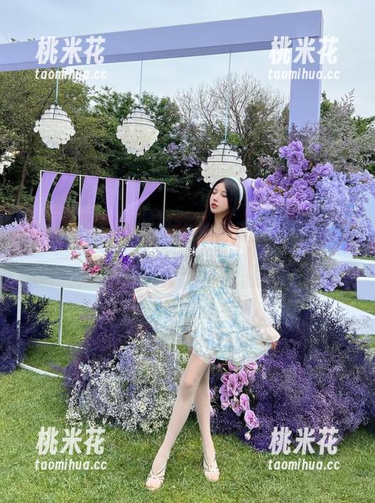 过期米线线喵演绎灰色旗袍风情，点击获取精美图片下载
