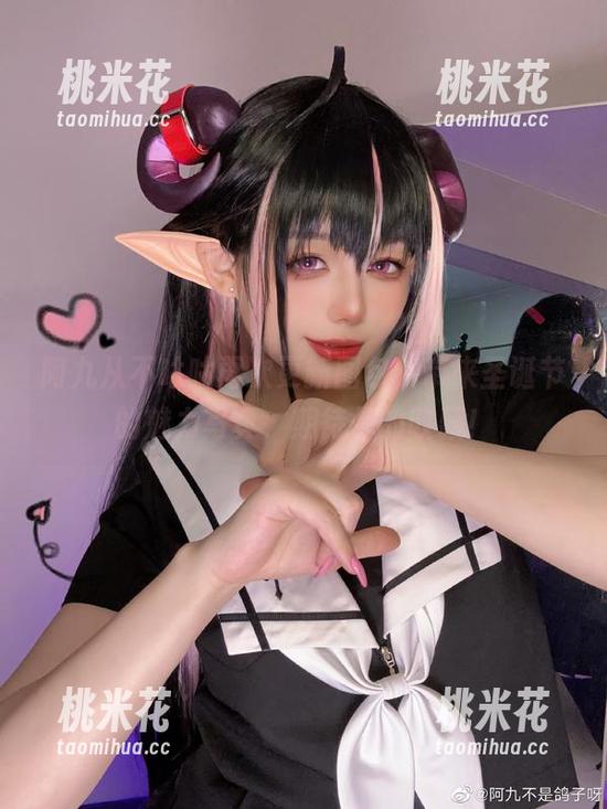 阿九从不咕咕 阿九从不咕咕再次更新图包,带来圣诞节的魅力写真,期待你的收藏!
