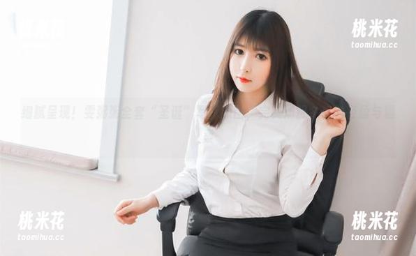 雯粥粥 细腻呈现!雯粥粥全套“圣诞”写真原图,完美捕捉冬季的轻盈与温柔