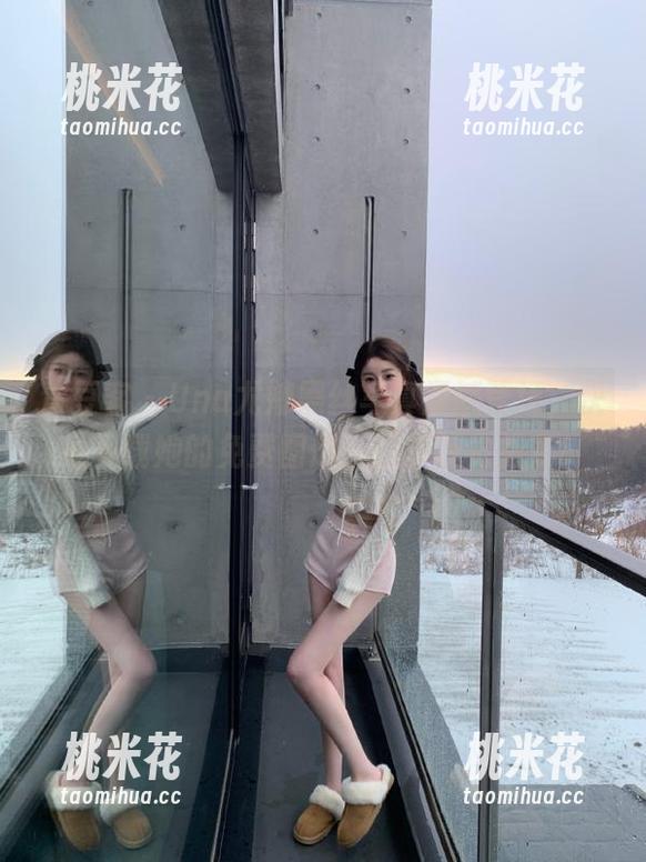 青豆客 - Una尤娜黑丝写真震撼登场，快来下载她的免费图册，尽享视觉盛宴！