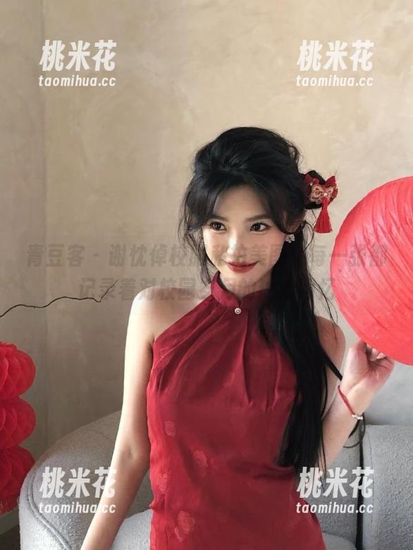 青豆客 - 谢忱倬校服私拍美图，每一张都记录着对校园岁月的珍贵回忆